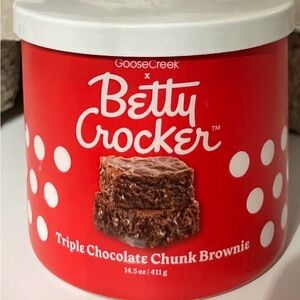 "BETTY CROCKER TRIPLE CHOCOLATE CHUNK BROWNIE” 14.5 oz candle GOOSE CREEK